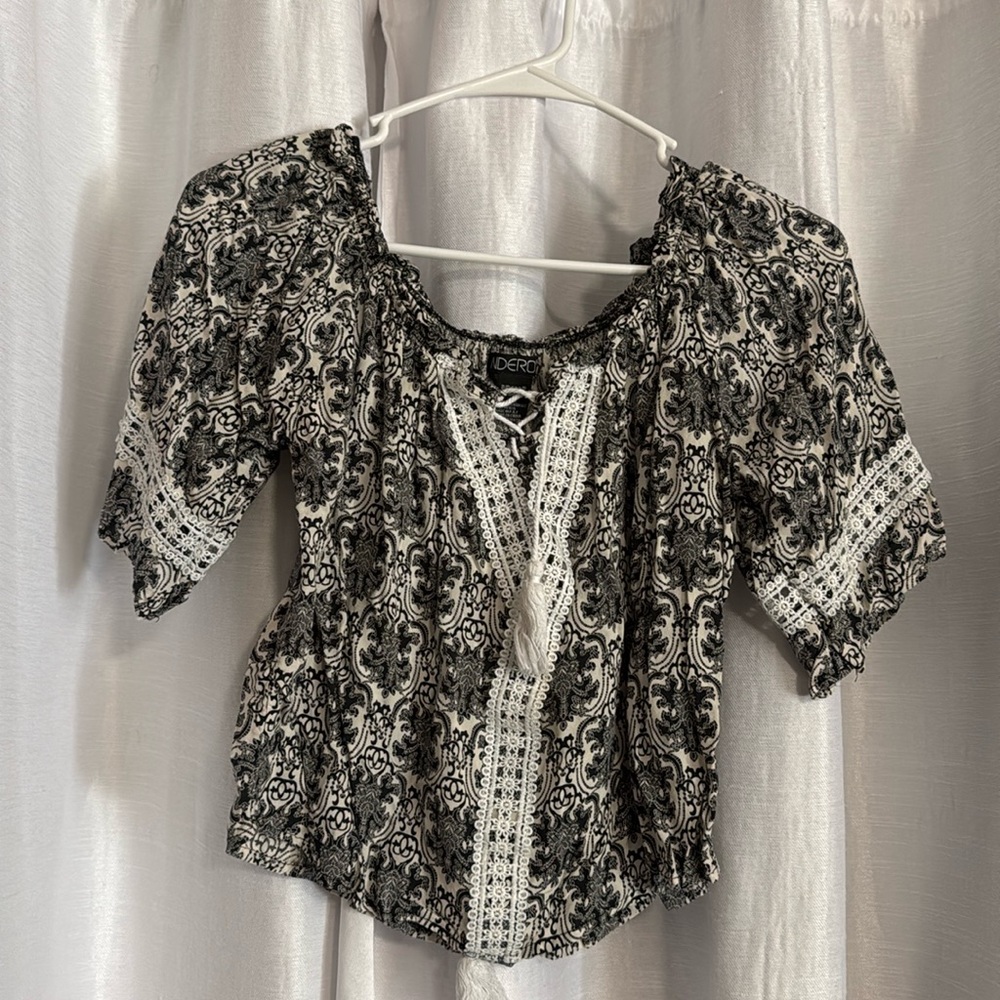 Indero Lace Short sleeve Black and White
